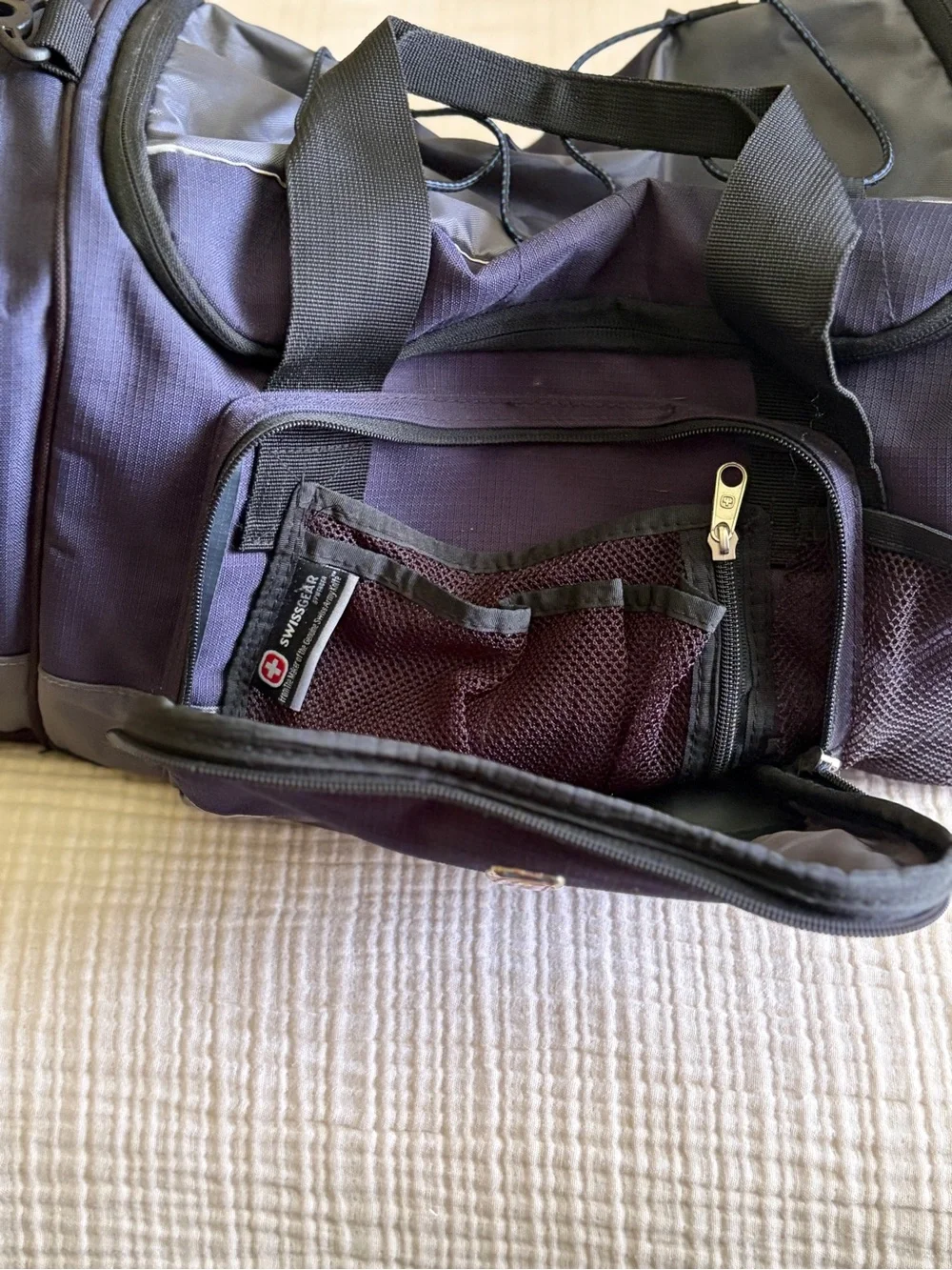 SwissGear spacious duffel